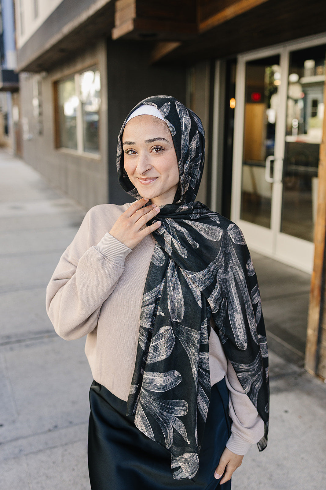 Bamboo Printed Modal Hijab - Pacific Palms Charcoal