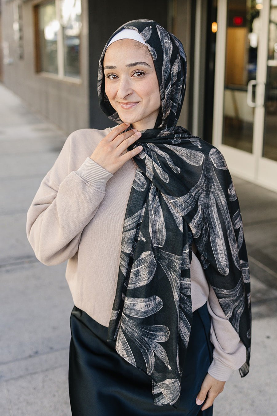 Bamboo Woven Printed Hijab - Pacific Palms Charcoal