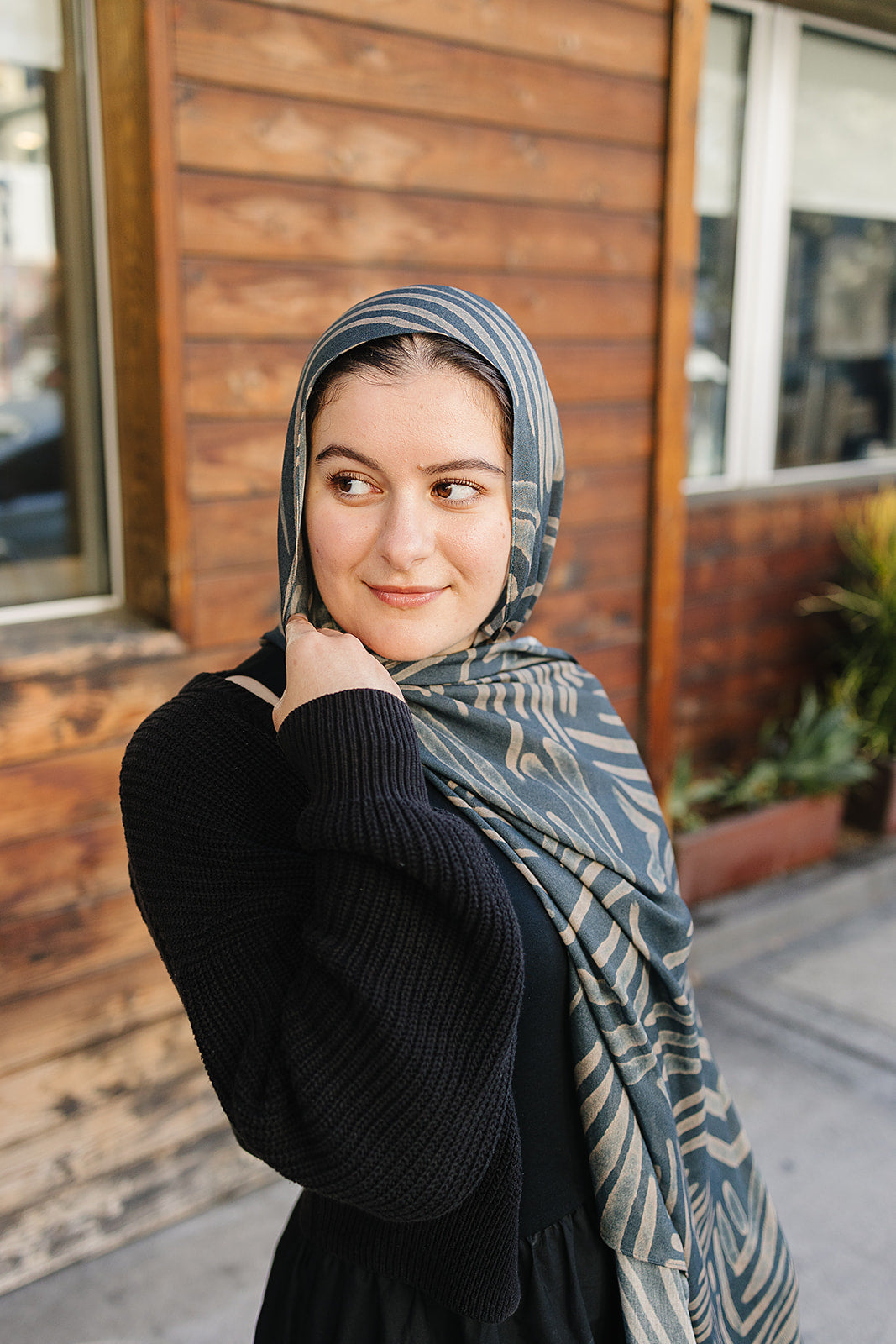 Bamboo Woven Printed Hijab - Abstract Lines