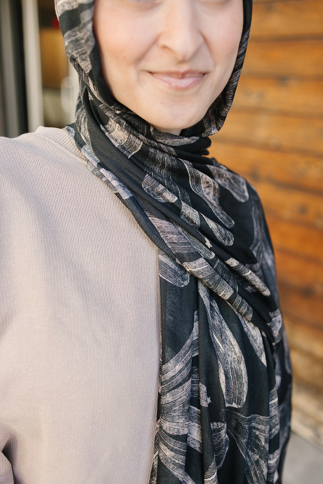 Bamboo Woven Printed Hijab - Pacific Palms Charcoal