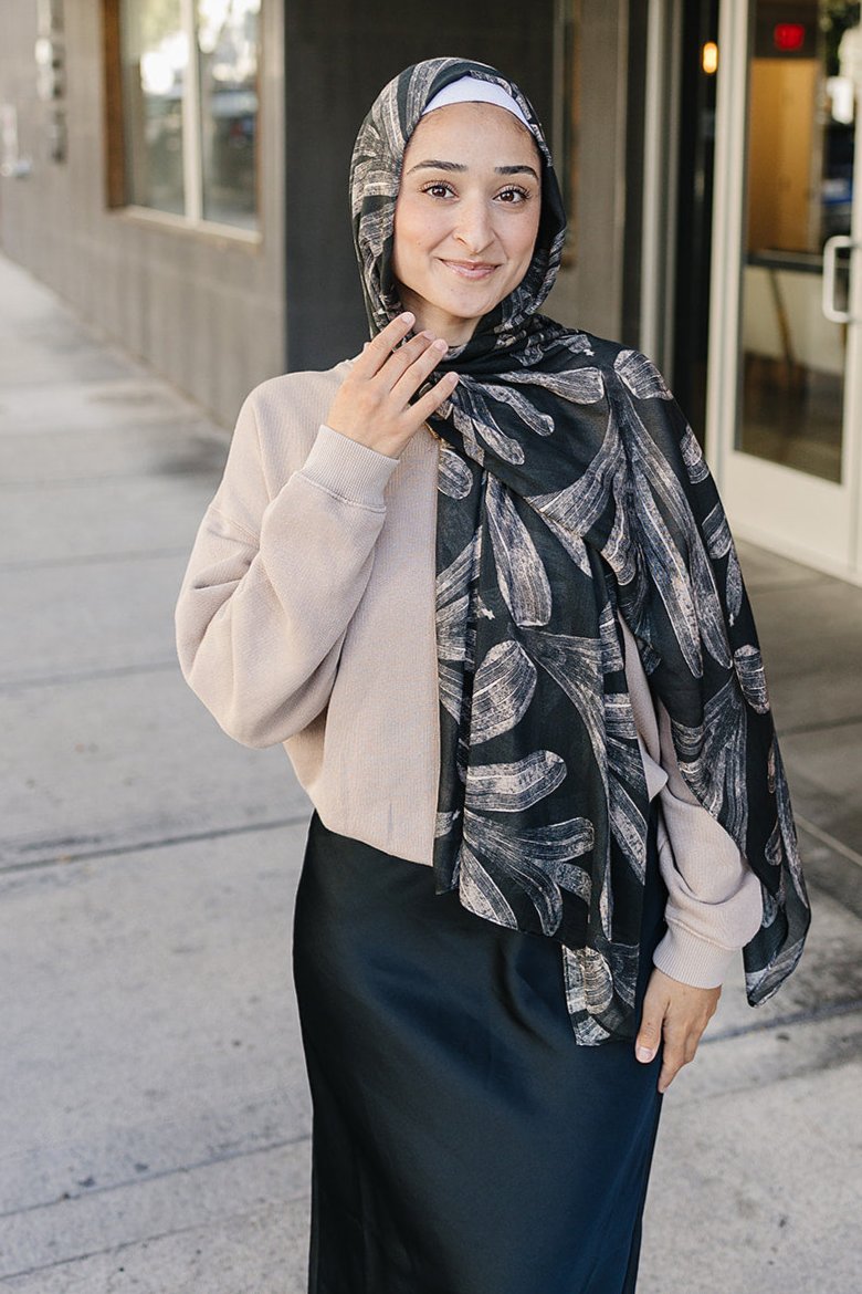 Bamboo Woven Printed Hijab - Pacific Palms Charcoal