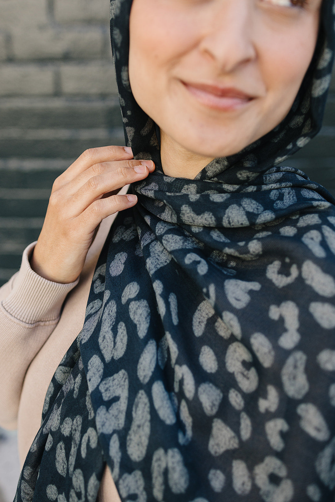 Bamboo Woven Printed Hijab - Leopard Charcoal