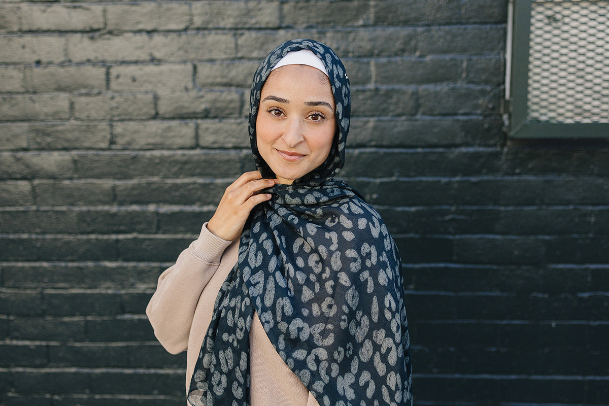 Bamboo Woven Printed Hijab - Leopard Charcoal