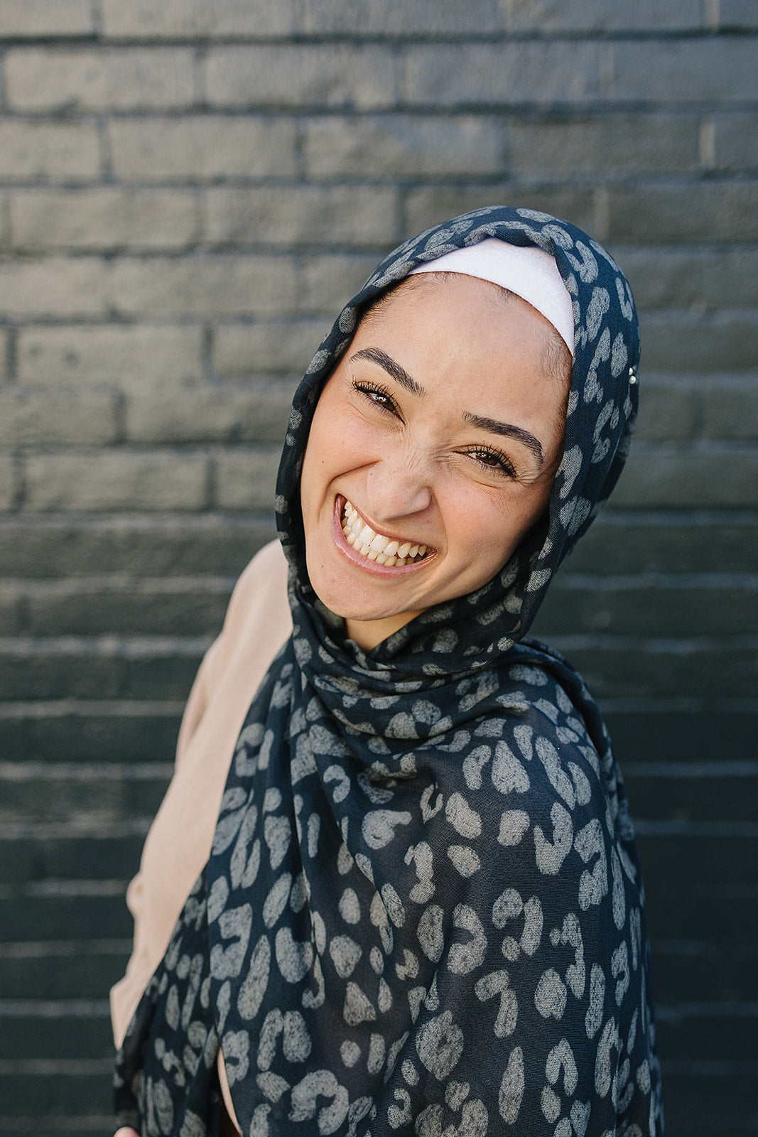 Bamboo Woven Printed Hijab - Leopard Charcoal
