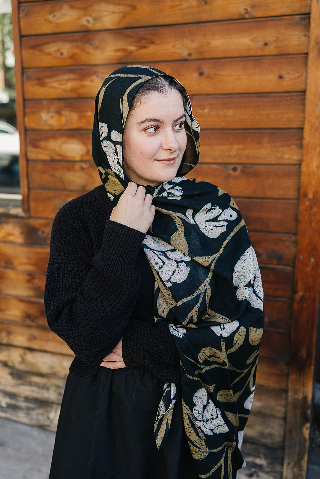 Bamboo Woven Printed Hijab - Garden Florals Black