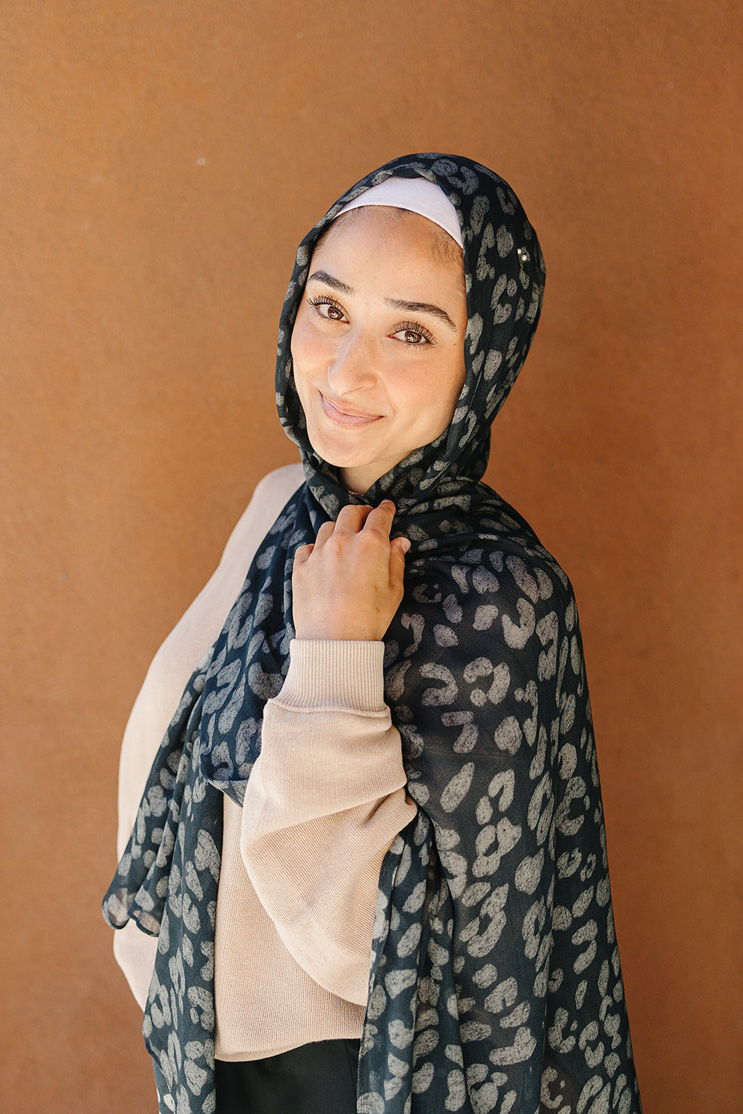Bamboo Woven Printed Hijab - Leopard Charcoal