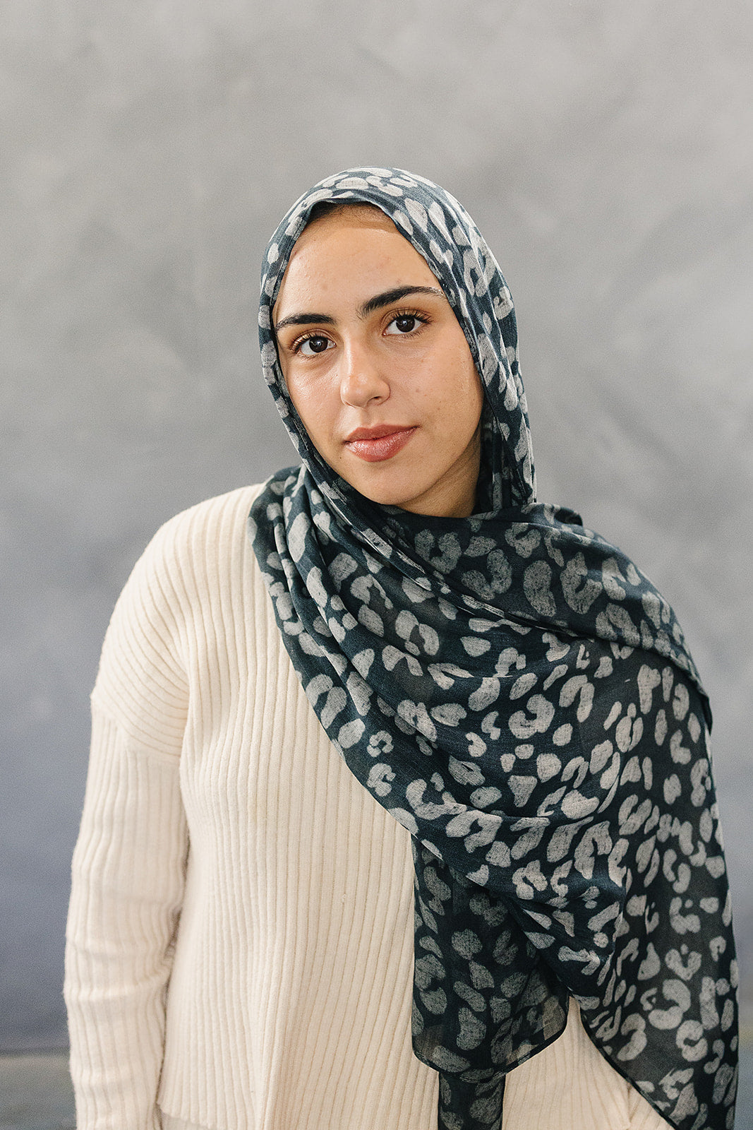 Bamboo Woven Printed Hijab - Leopard Charcoal
