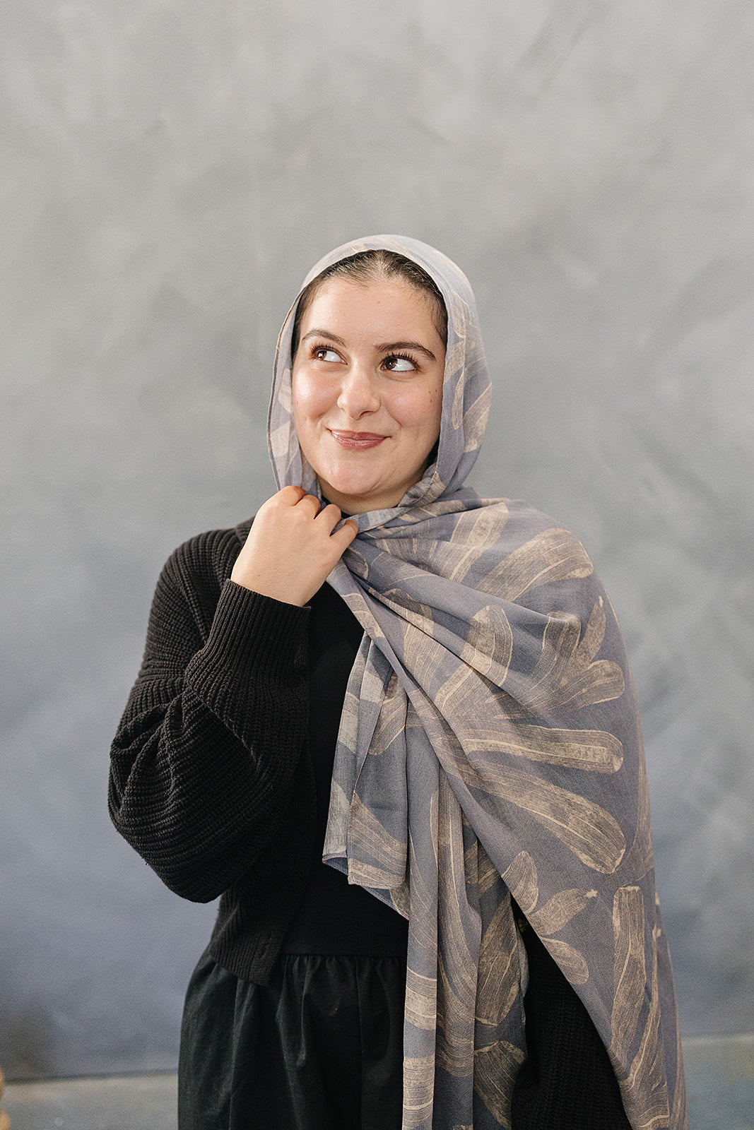 Bamboo Woven Printed Hijab - Pacific Palms Light Gray