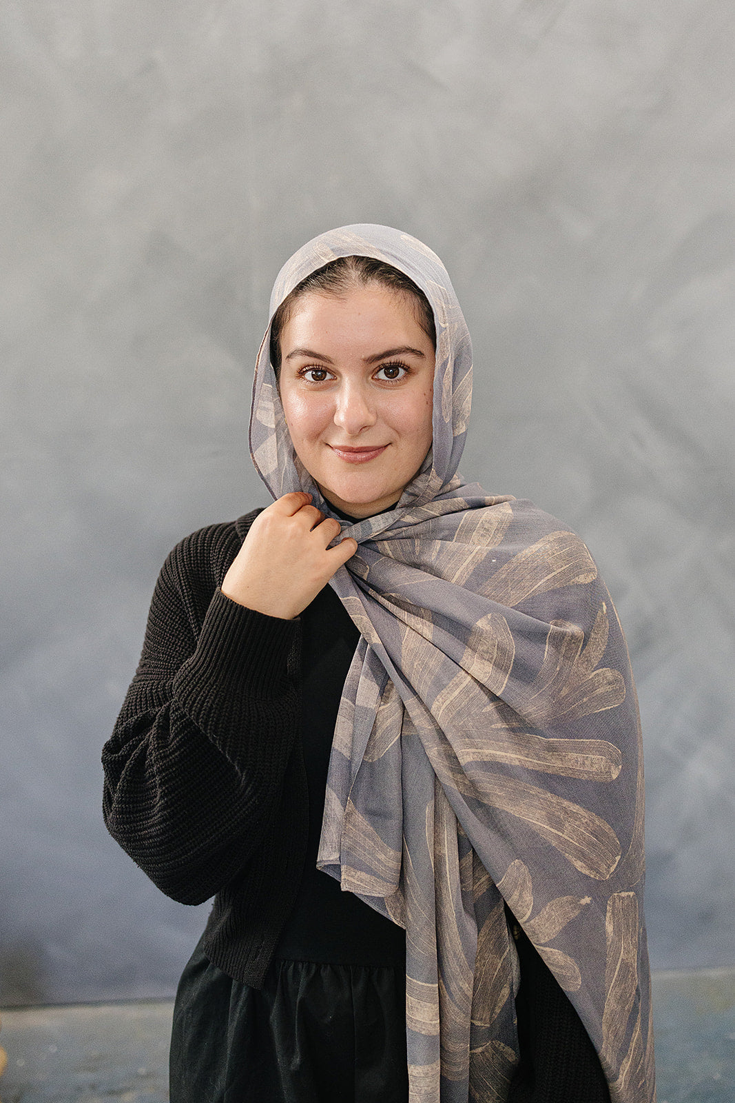 Bamboo Woven Printed Hijab - Pacific Palms Light Gray