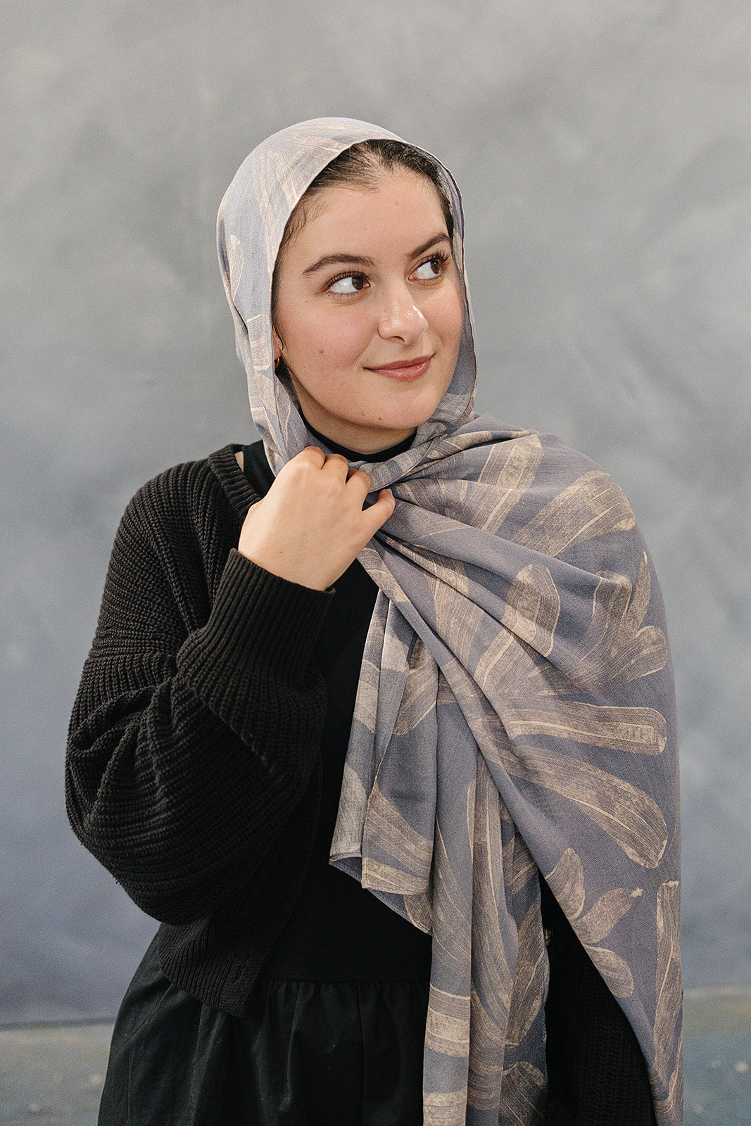 Bamboo Woven Printed Hijab - Pacific Palms Light Gray