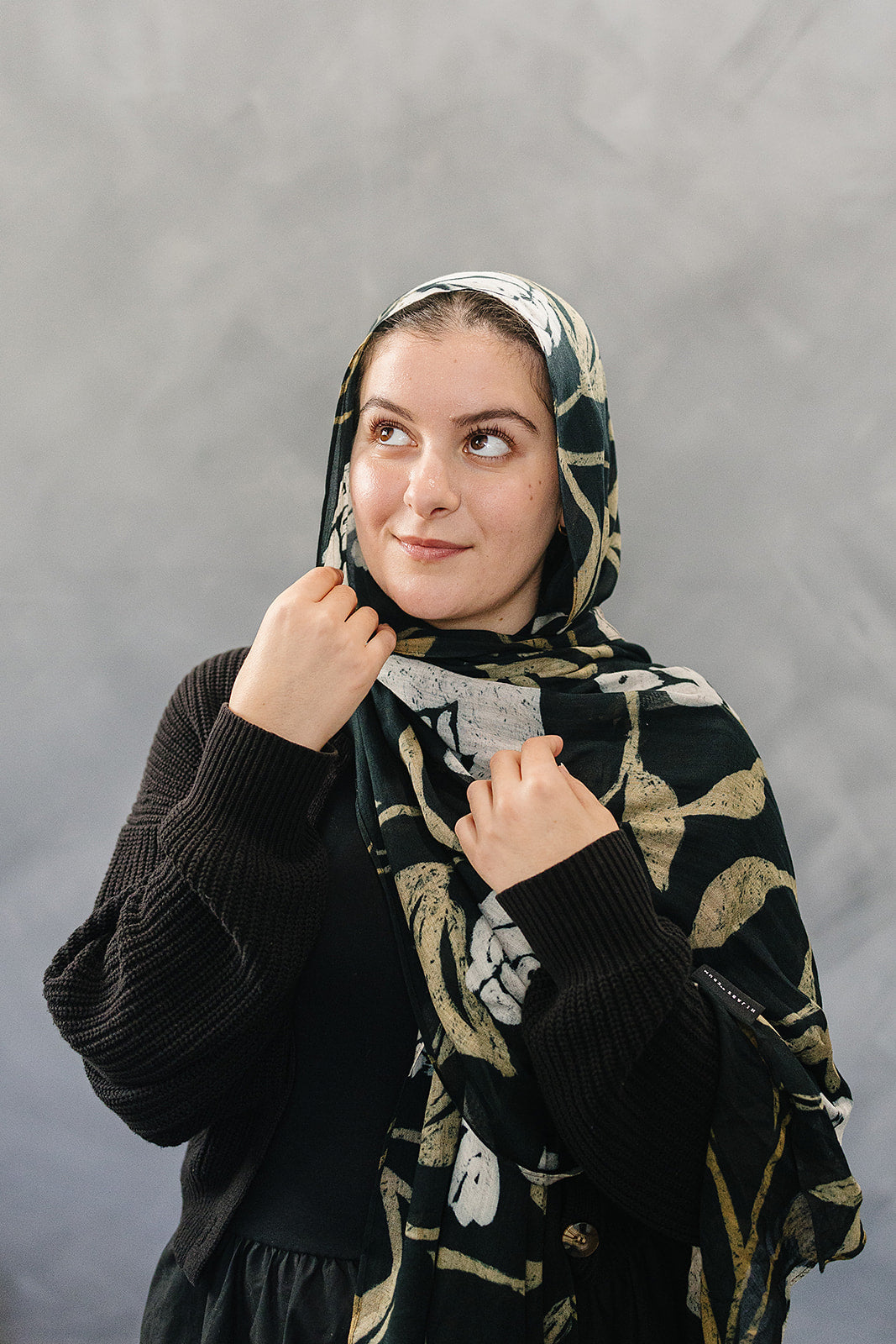 Bamboo Woven Printed Hijab - Garden Florals Black