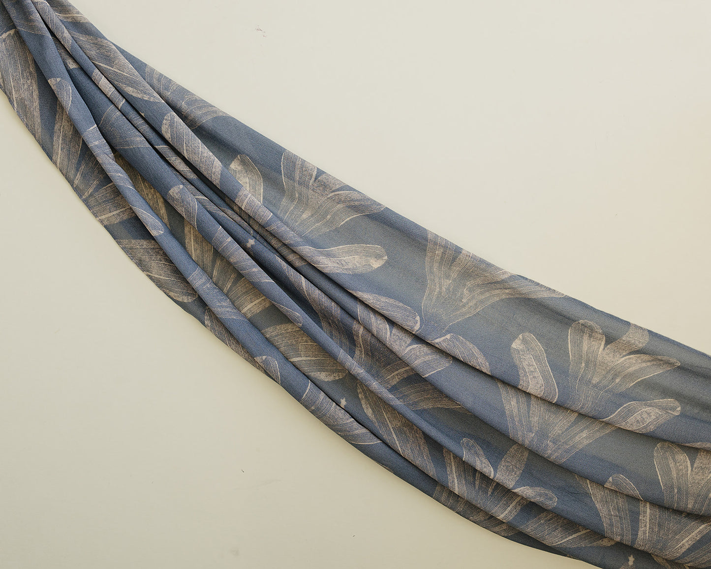 Bamboo Printed Modal Hijab - Pacific Palms Light Gray