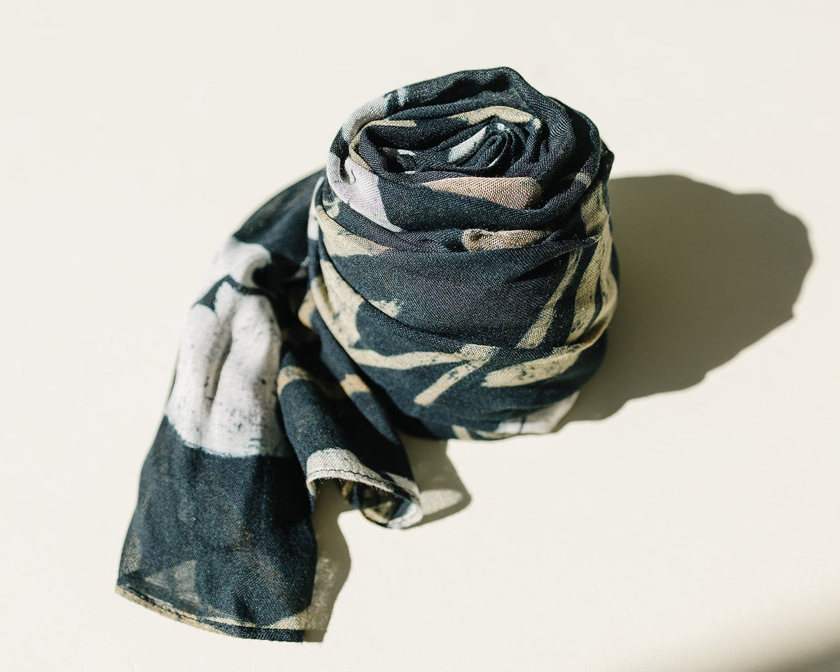 Bamboo Woven Printed Hijab - Garden Florals Black